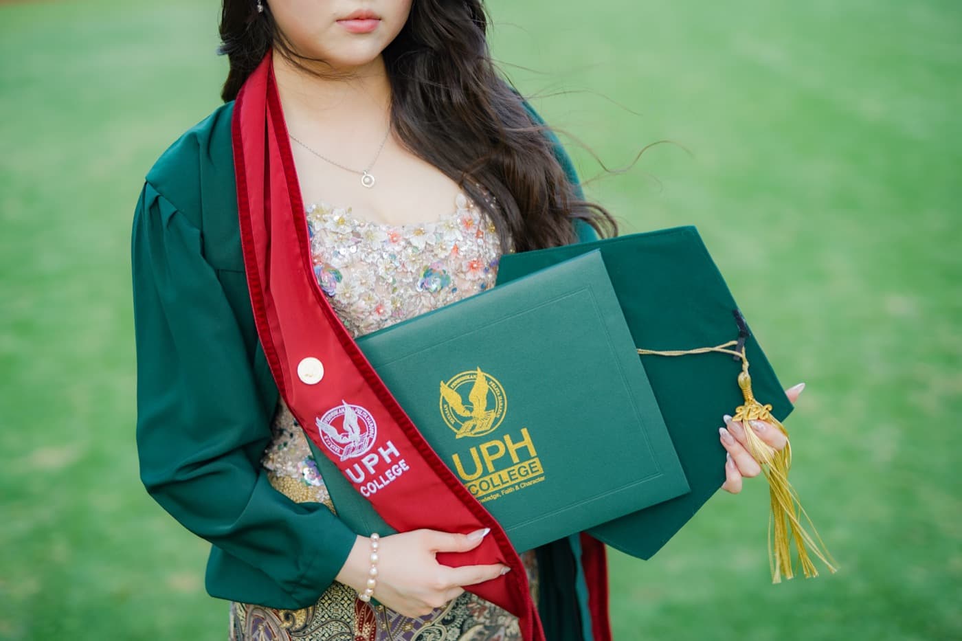 Graduation photography by Jia Photography, clean graduation photography session in Jabodetabek