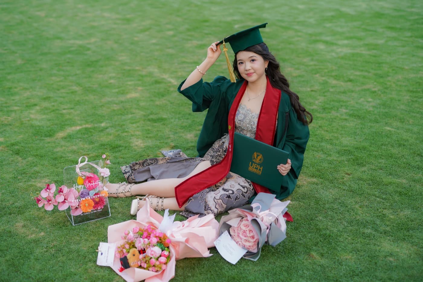 Graduation portrait with family on campus in Jabodetabek by Jia Photography